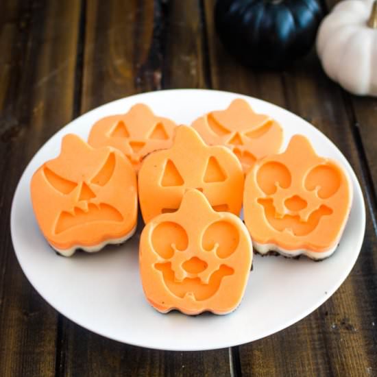 jack-o-lantern candy bark - Recipe photo by Sweet Beginnings