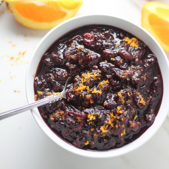 HEALTHY CRANBERRY SAUCE - Recipe photo by VeganWithCurves
