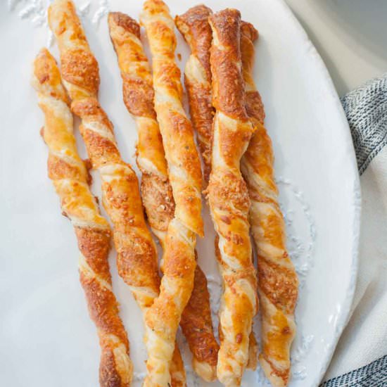 Puff pastry cheese straws - Recipe photo by everyday-delicious.com