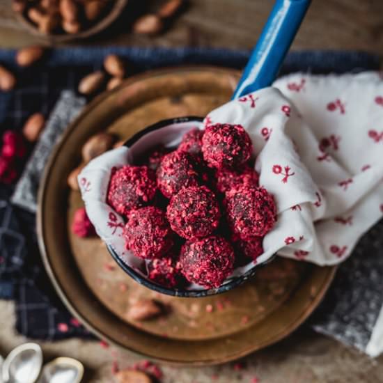 Easy No Bake Bourbon Balls Recipe - Recipe photo by soapdeli