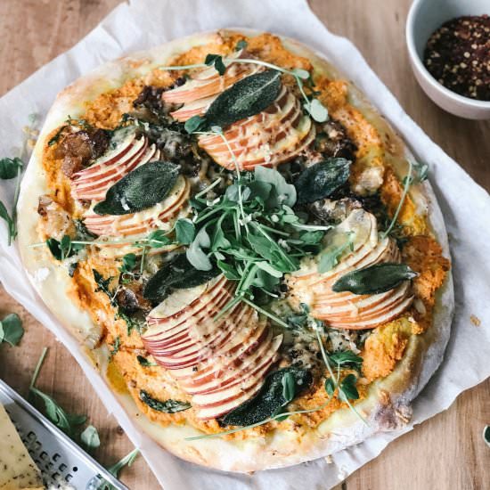 caramelized onion, apple, and sage - Recipe photo by the communal feast