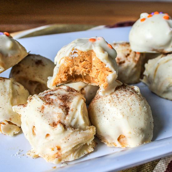 pumpkin cheesecake truffles - Recipe photo by Allons-Eat