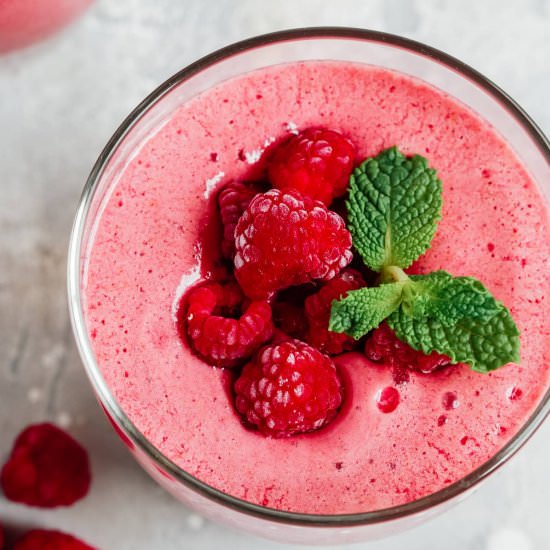 Low Carb Raspberry Smoothie - Recipe photo by PrimaveraKitchen