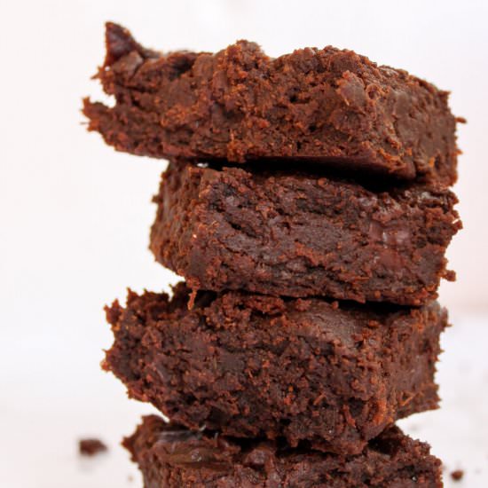 Fudgy sweet potato brownie - Recipe photo by DamnTastyVegan
