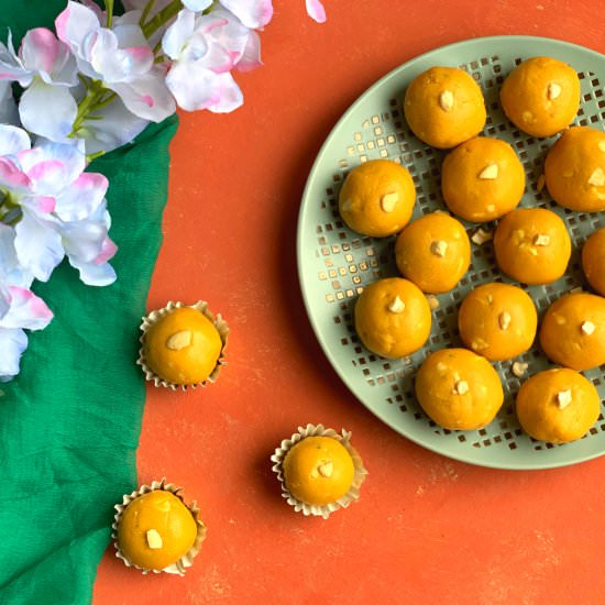 Besan Ladoo (Indian festive Sweet) - Recipe photo by cookwithrenu