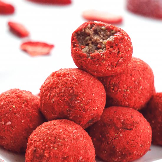 Healthy Strawberry Bliss Balls - Recipe photo by Healthy Taste Of Life
