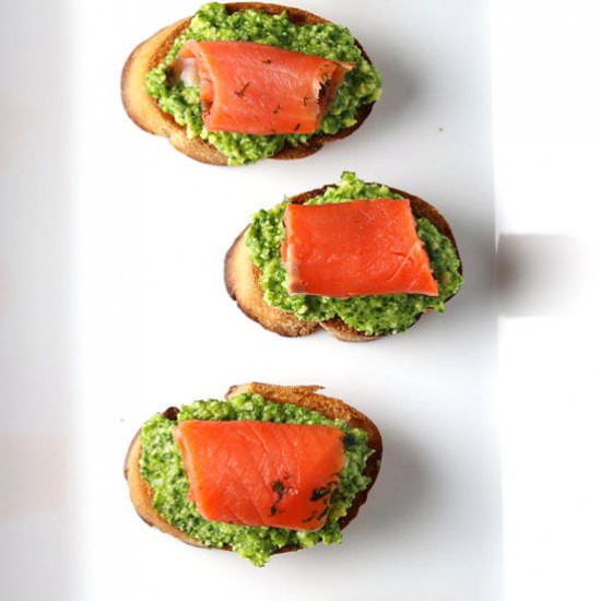 Smoked Salmon Lemon Pesto Crostini - Recipe photo by Tastefulventure