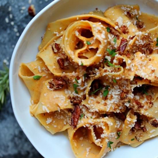 Vegan Pumpkin Alfredo Pasta - Recipe photo by EatFigsNotPigs
