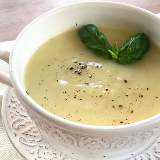 POTAGE PARMENTIER–LEEK&POTATO SOUP - Recipe photo by endofthefork