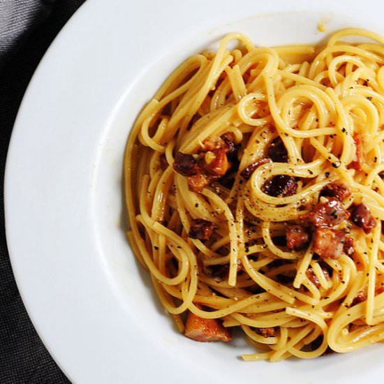 Spaghetti carbonara - Recipe photo by white plate blank slate