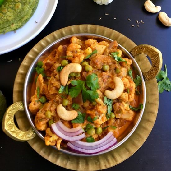 GOBI AND KAJU DO PYAZA - Recipe photo by CurryandVanilla
