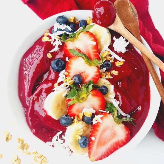Acai Bowl Recipe - Recipe photo by easyanddelish