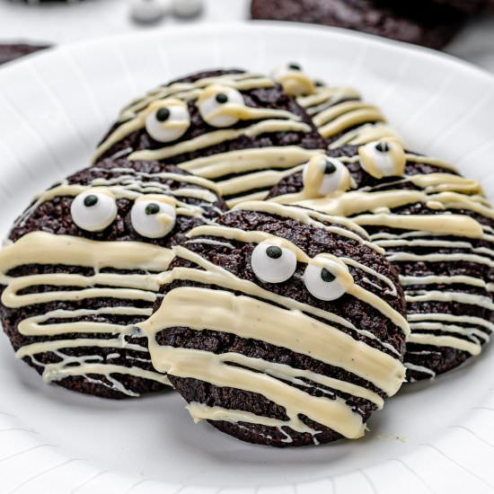 Easy Chocolate Cookies Recipe - Recipe photo by Blondelish.com