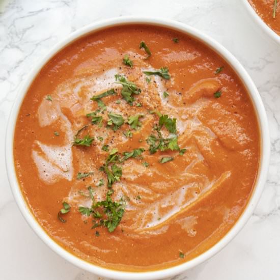 Creamy Vegan Tomato Soup - Recipe photo by Plentyfullvegan