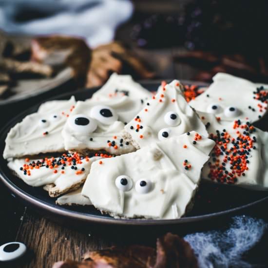 Halloween Bark Recipe - Recipe photo by AimeeMarsLiving