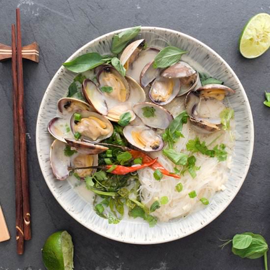 Thai coconut lemongrass clams - Recipe photo by cherryonmysundae
