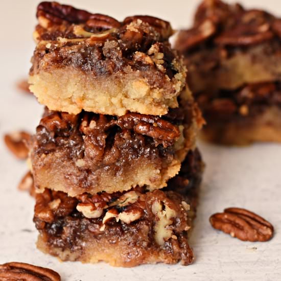 Gluten & Dairy Free Pecan Pie Bars - Recipe photo by Elke living