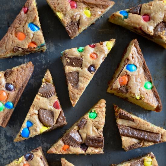 Leftover Halloween Candy Blondies - Recipe photo by justataste