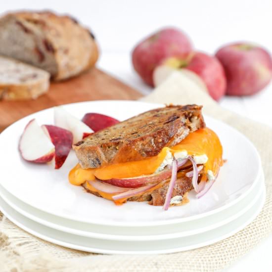 Grilled Apple & Cheddar Sandwich - Recipe photo by jennyrawn