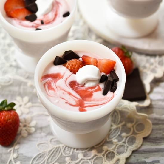 Easy Vegan Strawberry Mousse - Recipe photo by Woman in Real Life