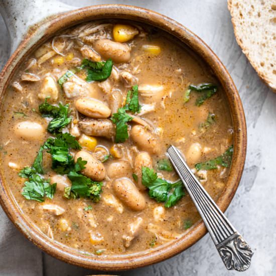 Healthy White Chicken Chili - Recipe photo by foodfaithfitness