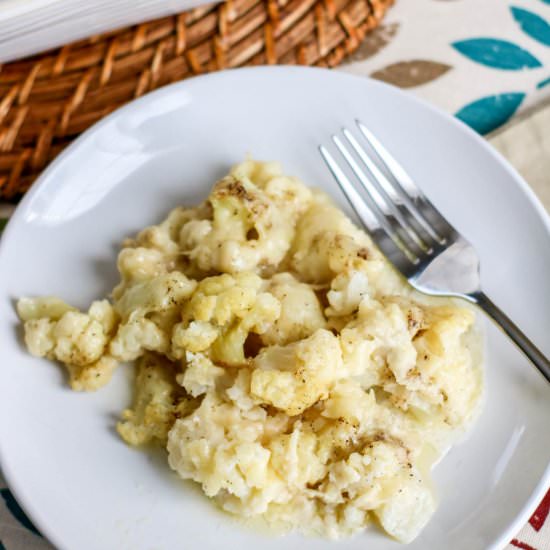LOW CARB CAULIFLOWER MAC AND CHEESE - Recipe photo by Stylish Cravings