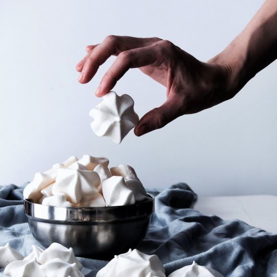 Vegan Gluten-free Meringue Cookies - Recipe photo by The Simple Green