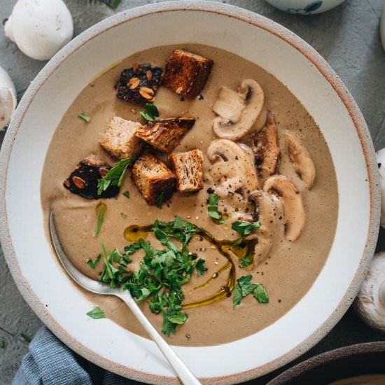 Vegan Cream of Mushroom Soup - Recipe photo by gastroplant