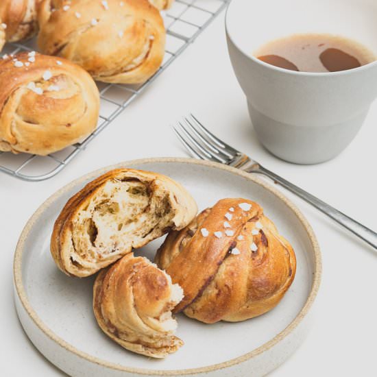 Vegan Swedish Cinnamon Buns - Recipe photo by girlmeetsradish