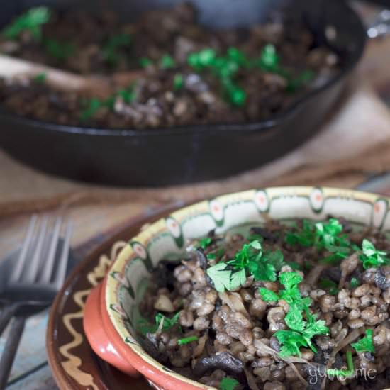 VEGAN MUSHROOM BARLEY RISOTTO - Recipe photo by yumsome