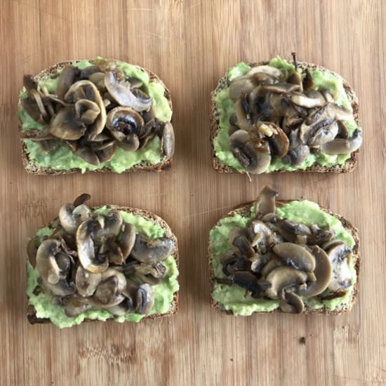 Mushroom and avocado canapé - Recipe photo by Italian Chips