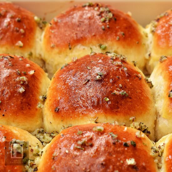 Buttery Garlic Dinner Rolls - Recipe photo by Family Friendly Cooking