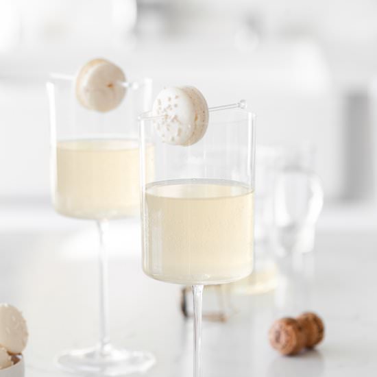Sparkling Vanilla Macaron Cocktail - Recipe photo by poshlittledesigns