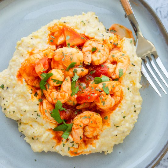 CHEESY POLENTA AND SHRIMP - Recipe photo by glxrecipes