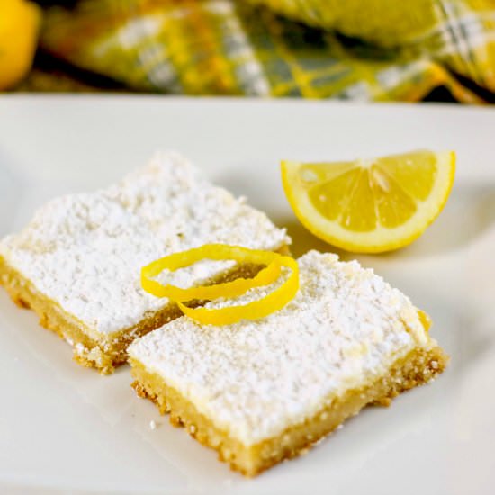 LOW CARB LEMON BARS - Recipe photo by Stylish Cravings