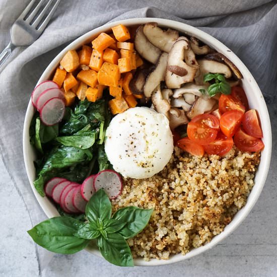 Crispy Quinoa Breakfast Bowls - Recipe photo by jzeats