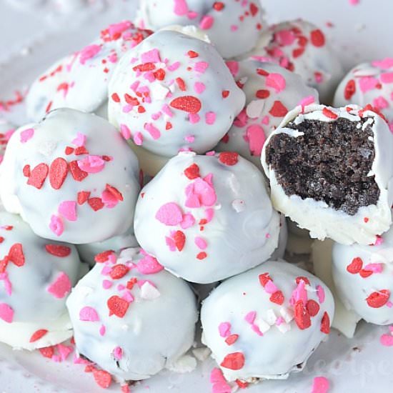No Bake Oreo Truffles - Recipe photo by Savory Bites
