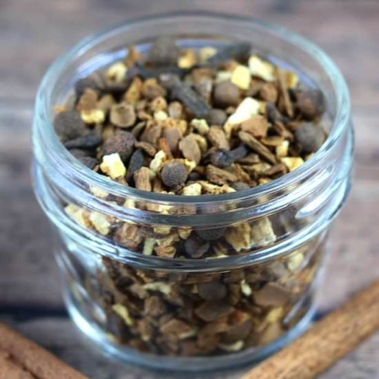 How to Make Mulling Spices - Recipe photo by Everything Pretty