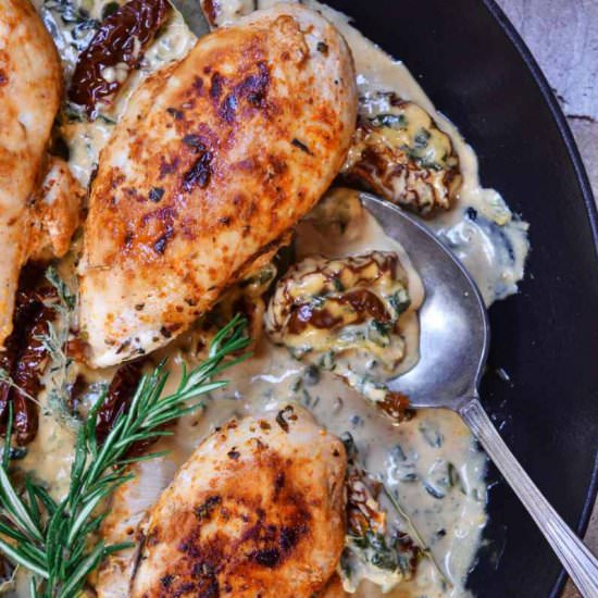 Sun Dried Tomato Chicken Skillet - Recipe photo by Easy Chicken Recipes