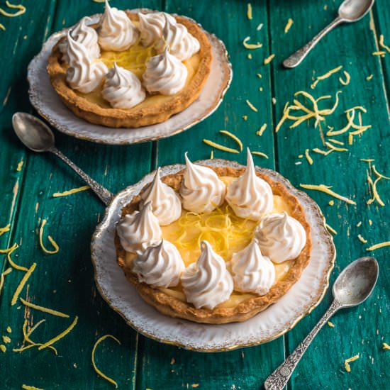 Lemon tartelettes with meringue - Recipe photo by denisav