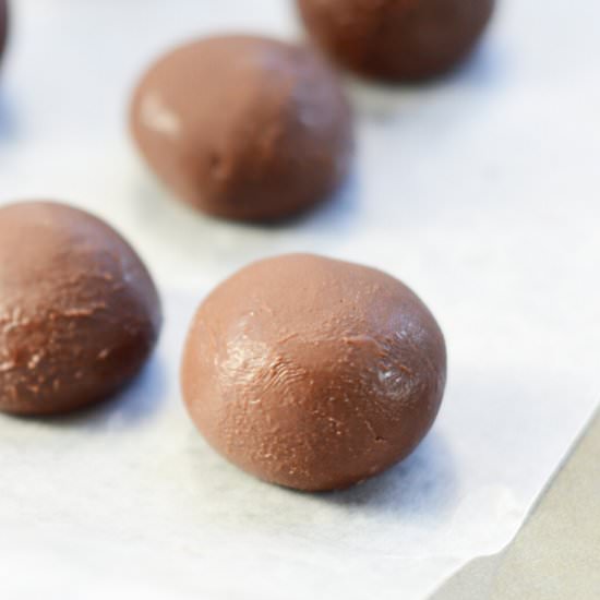 keto Fudge Balls - Recipe photo by HugForYourBelly