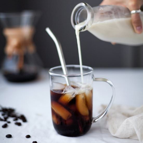 How to Make Cold Brew Coffee - Recipe photo by The Simple Green