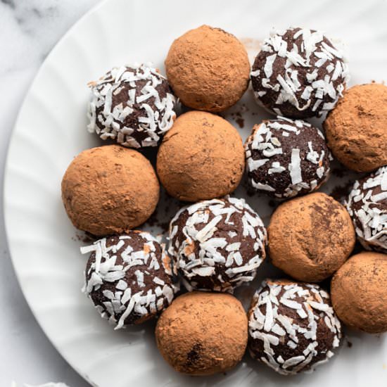 Healthy Avocado Chocolate Truffles - Recipe photo by foodfaithfitness