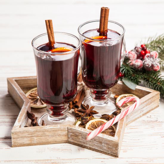 Simple Mulled Wine in a Slow Cooker - Recipe photo by Everything Pretty