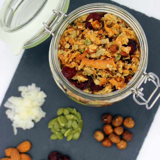 Vegan coconut and cranberry granola - Recipe photo by bunnymommycooks