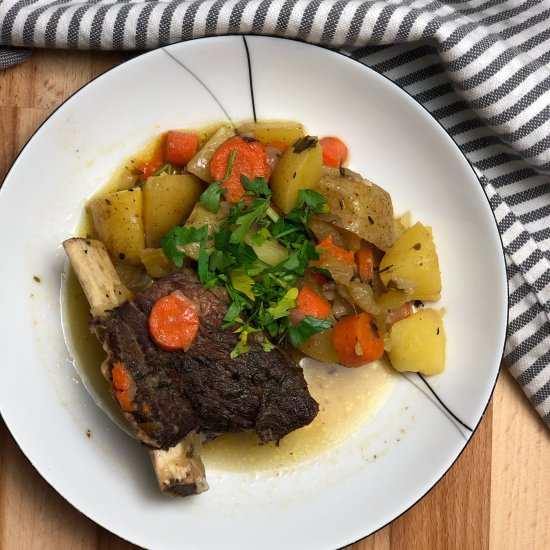 Braised Beef Short Ribs -Dutch Oven - Recipe photo by Mintykitchen
