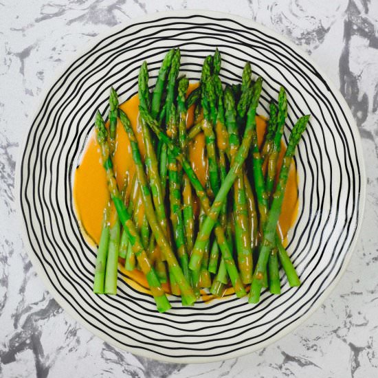 Asparagus with Smoked Alioli - Recipe photo by cookeatblog
