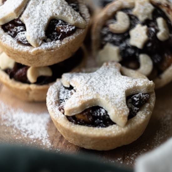 Vegan Christmas Fruit Mince Pies - Recipe photo by nothangryanymore