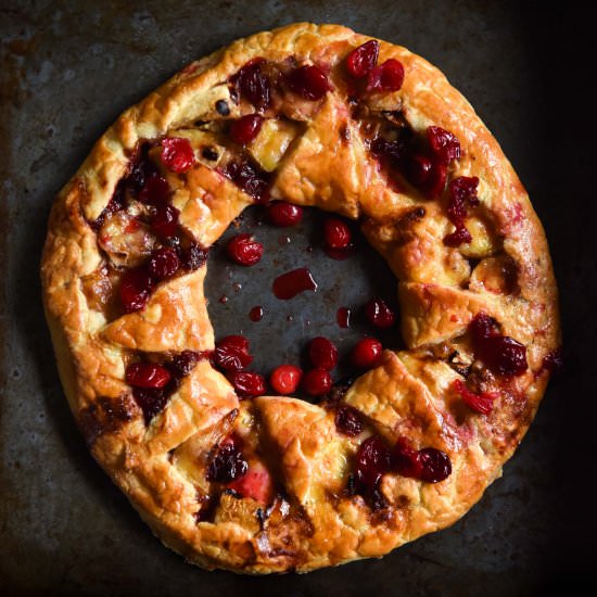 Gluten free brie cranberry wreath - Recipe photo by georgeats