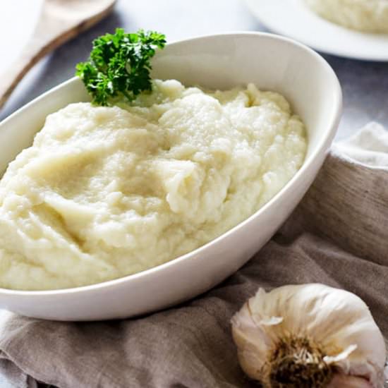 Roasted Garlic Cauliflower Mash - Recipe photo by paleoscaleo